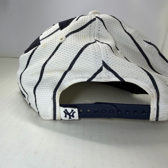 New Era 9Fifty NY Yankees Derek Jeter 2020 White and Navy Pinstripe SnapBack - Picture 6 of 12